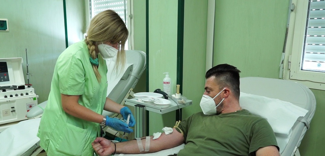 Militari donano sangue