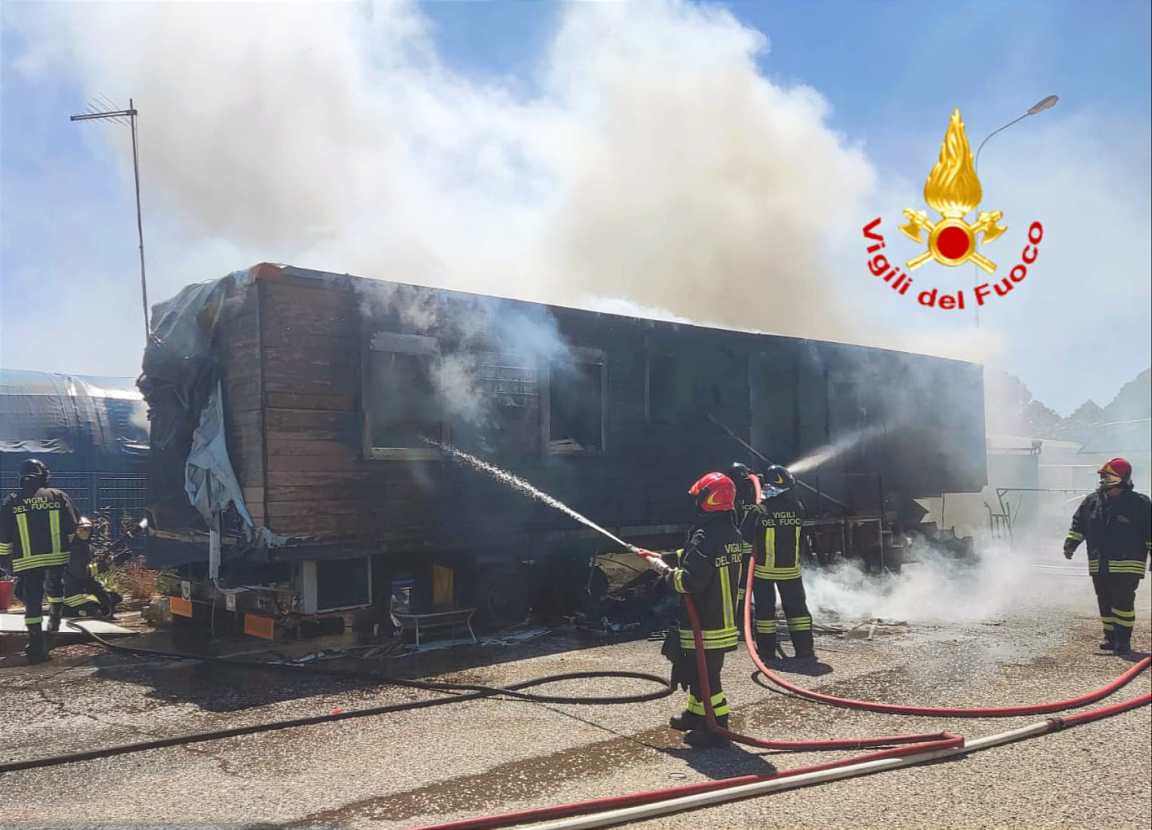 Incendio caravan maratta terni