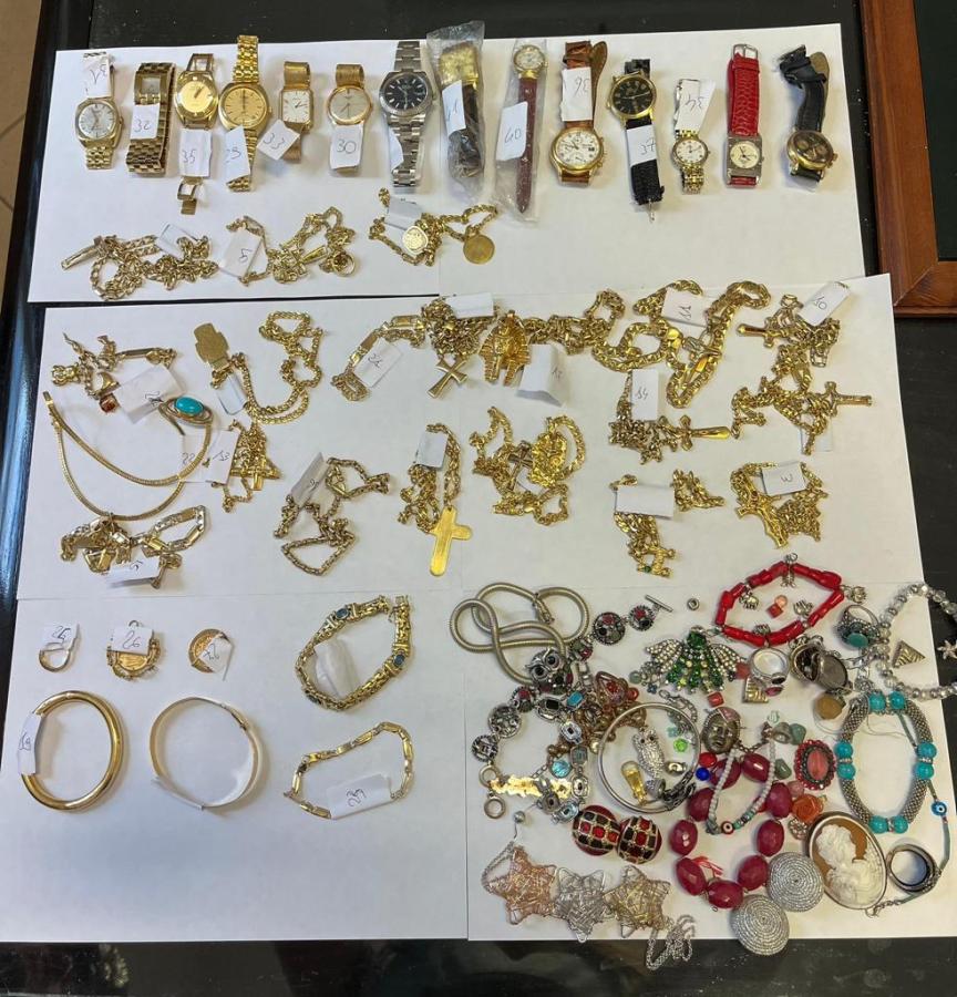 Gioielli per 70.000 euro in un campo di ramazzano