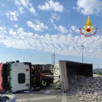 camion ribaltato a gubbio