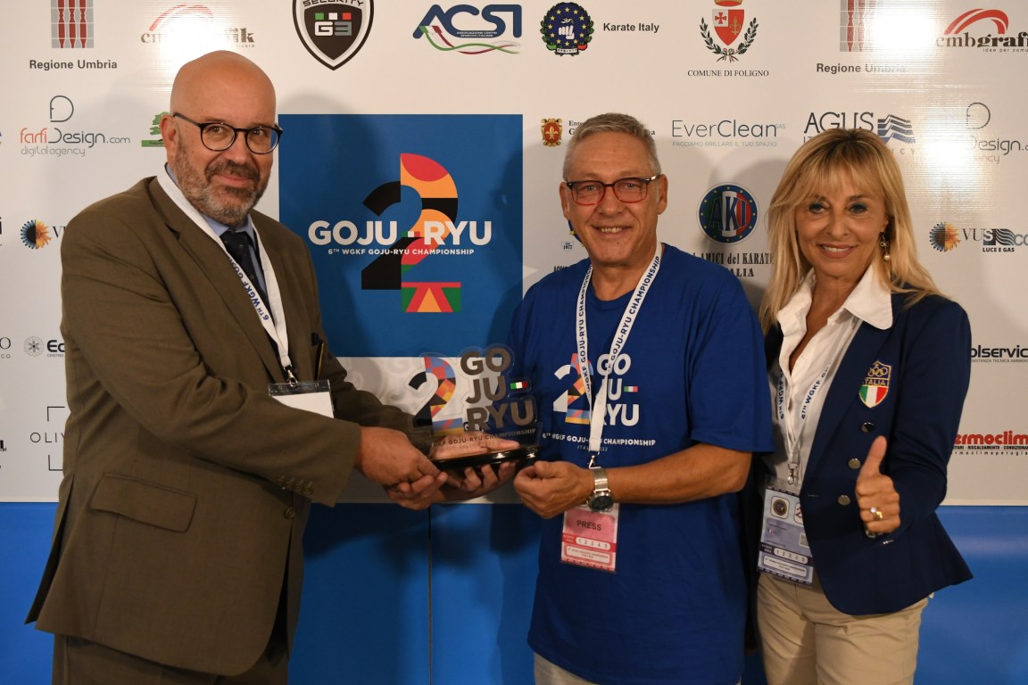 premio al responsabile dell’ufficio stampa del mondiale Karate Goju Ryu