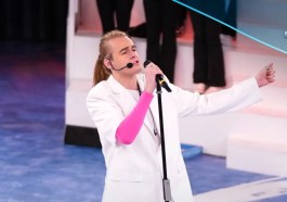 Aaron gara cover_foto dalla pagina Facebook Amici di Maria De Filippi