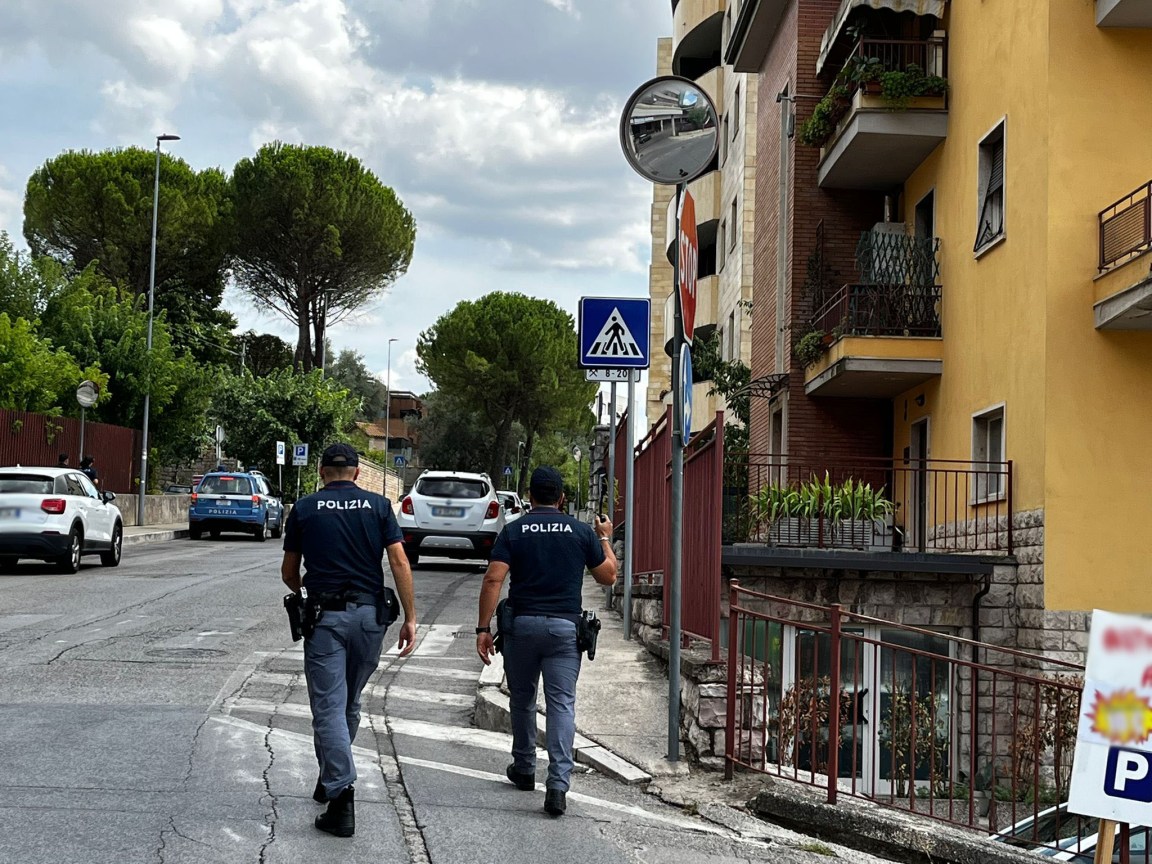 Polizia Perugia a piedi