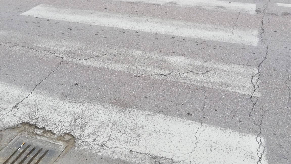 Via Manzoni strisce pedonali da completare 22.10.22