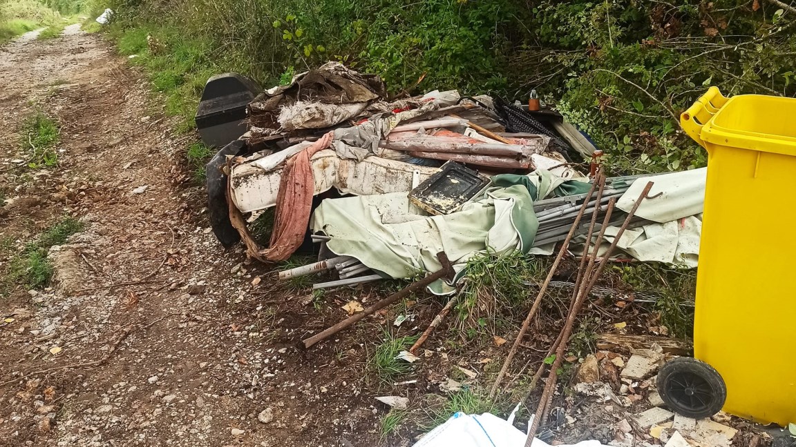 discarica abusiva_dal post Facebook di Leonardo Belardi