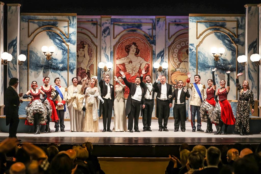 la vedova allegra danza