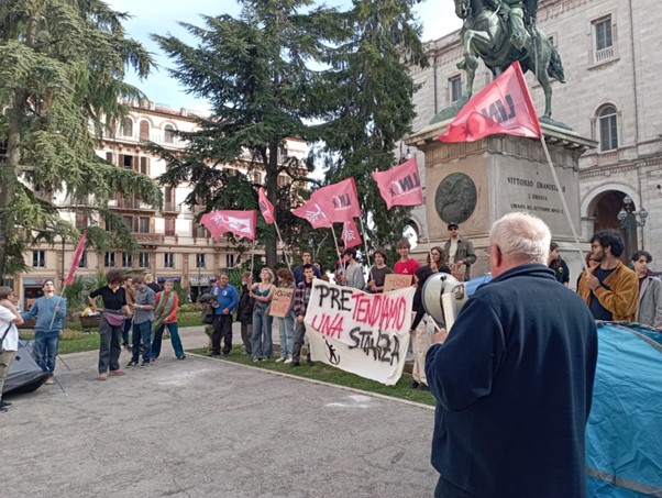 universitari protesta piazza Italia