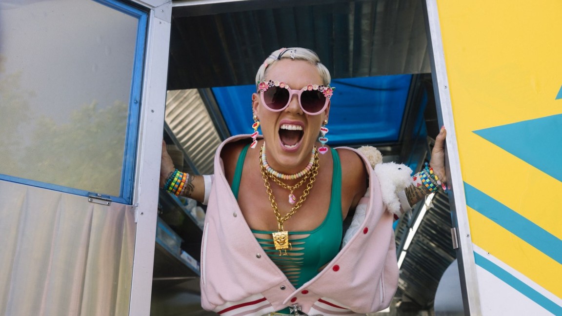 P!NK_ph EbruYildiz_b