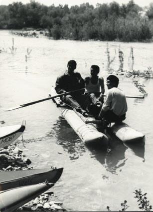 Discesa in canoa dei Babbo Natale sul Tevere