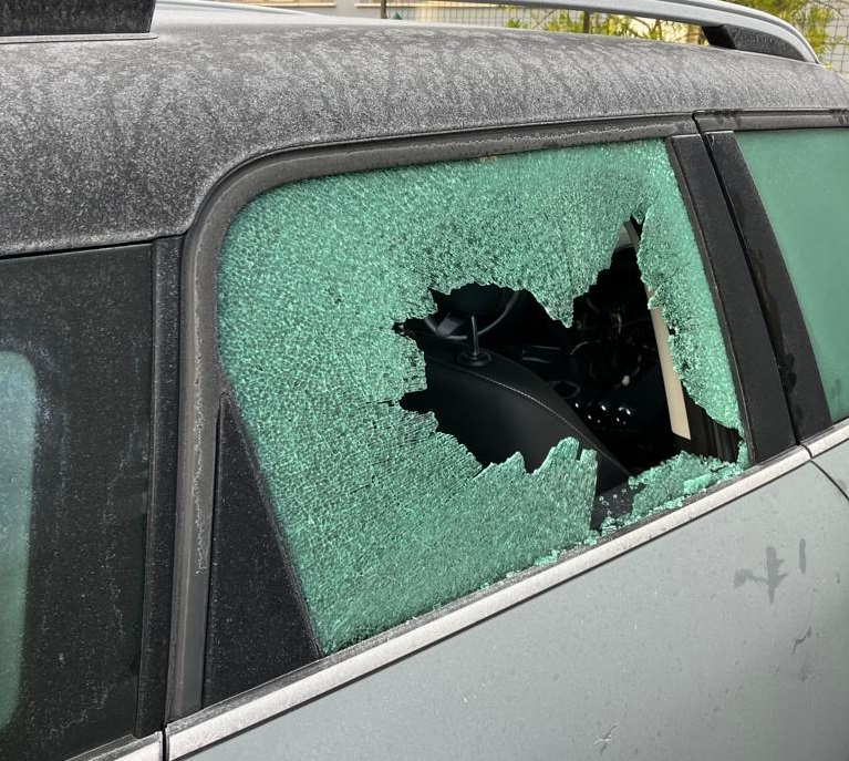 auto vetro spaccato