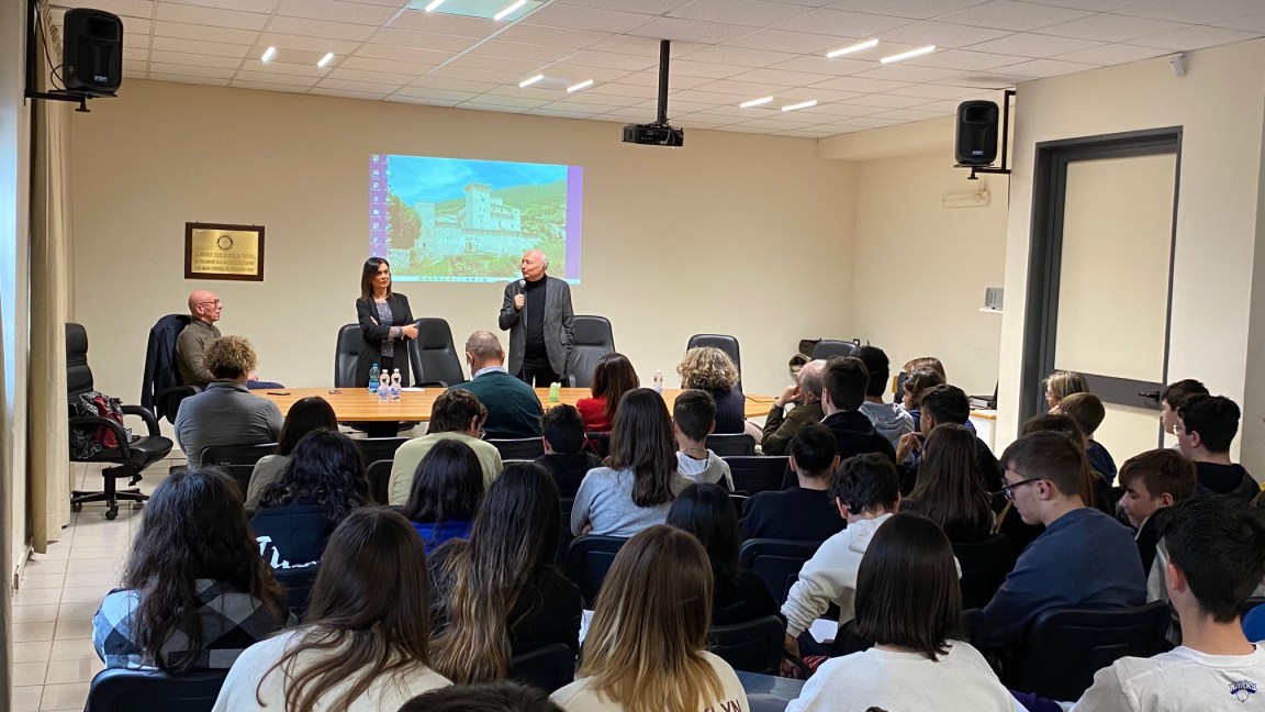 premiazione Un poster per la pace 2023 Gualdo Tadino