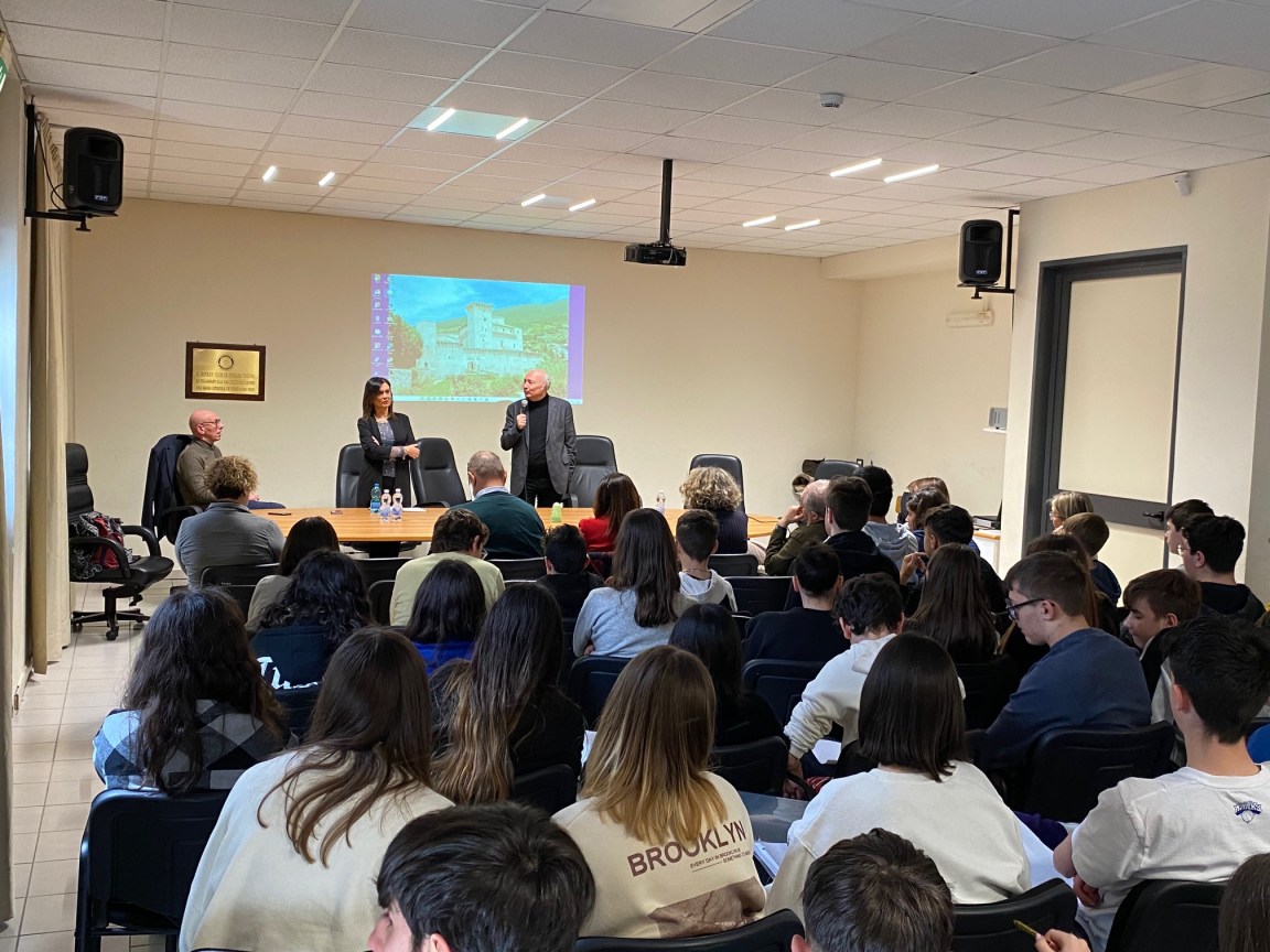 premiazione Un poster per la pace 2023 Gualdo Tadino