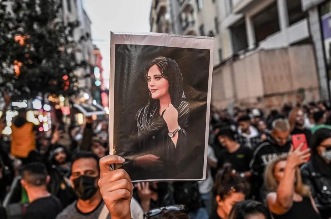 foto di Sharon Irani dalla pagina del gruppo Facebook We are all Mahsa Amini