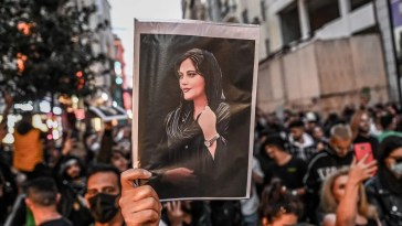 foto di Sharon Irani dalla pagina del gruppo Facebook We are all Mahsa Amini