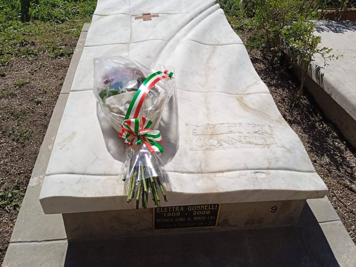 in onore di sorella Elettra Gonnelli