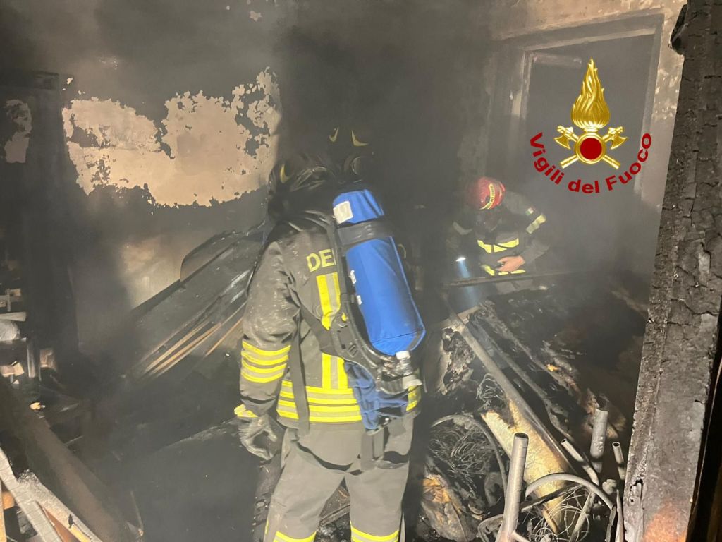 Incendio appartamento disabitato