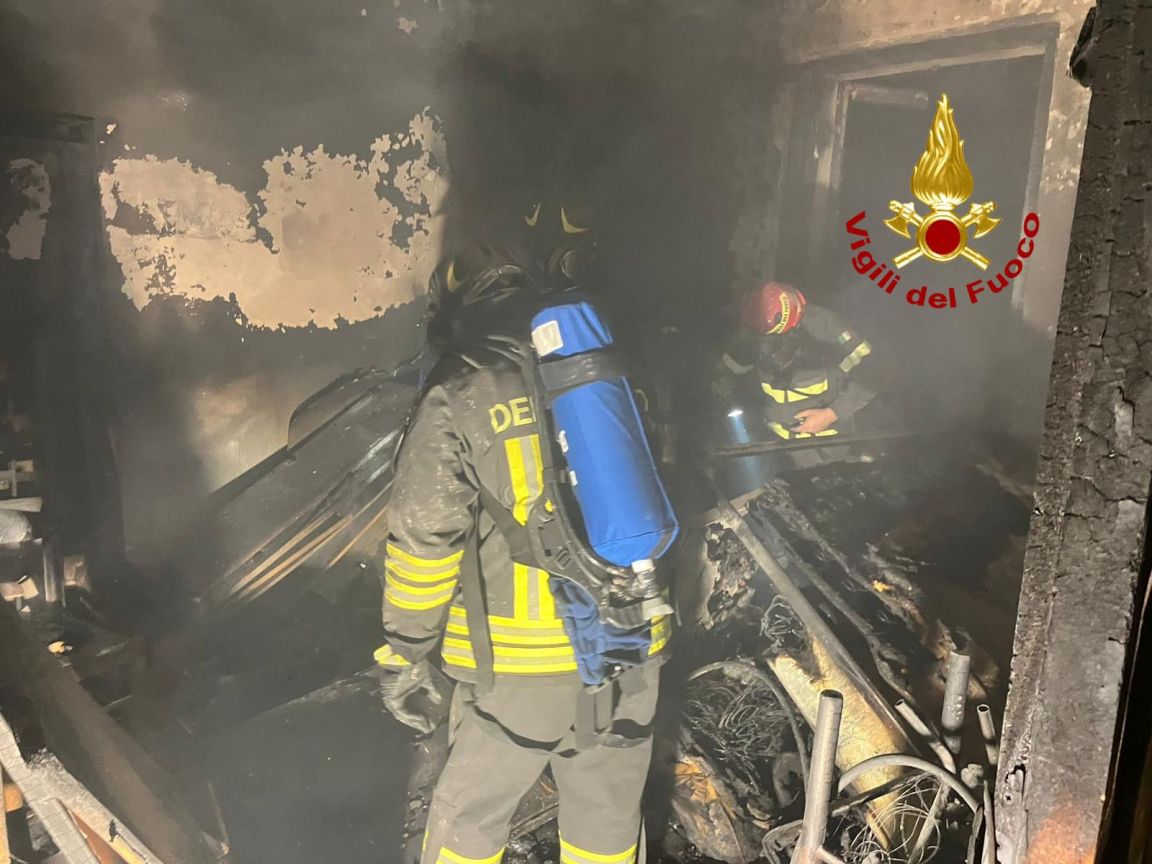 Incendio appartamento disabitato
