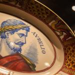 Paolo Rubboli, 1878. Piatto ovale da portata con Marco Aurelio. Terraglia smaltata con lustri oro e rubino. Chiara Fortunati.