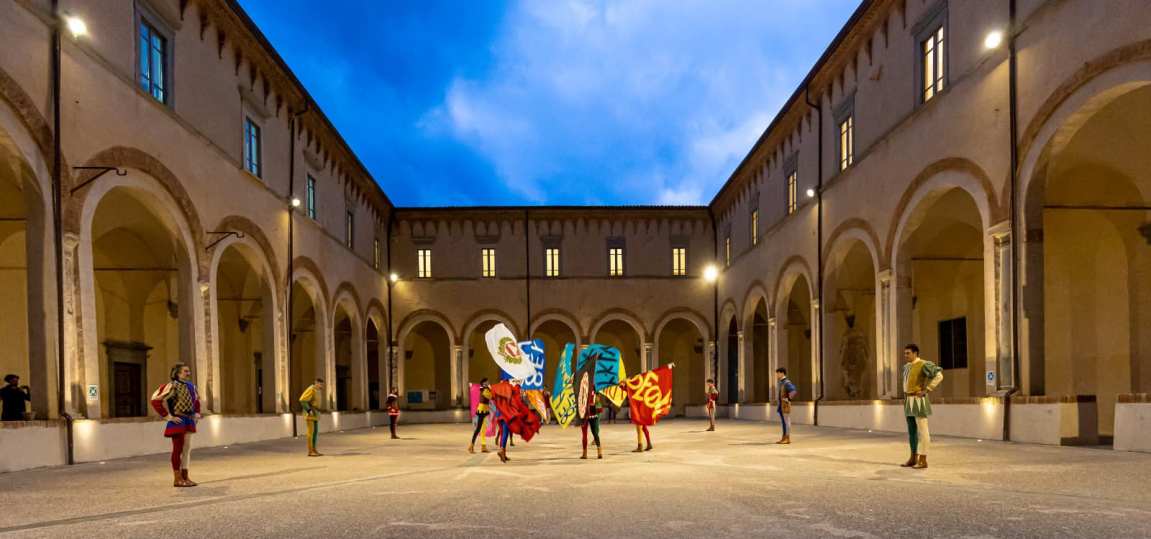 sbandieratori gubbio_foto dalla pagina Facebook Sbandieratori di Gubbio