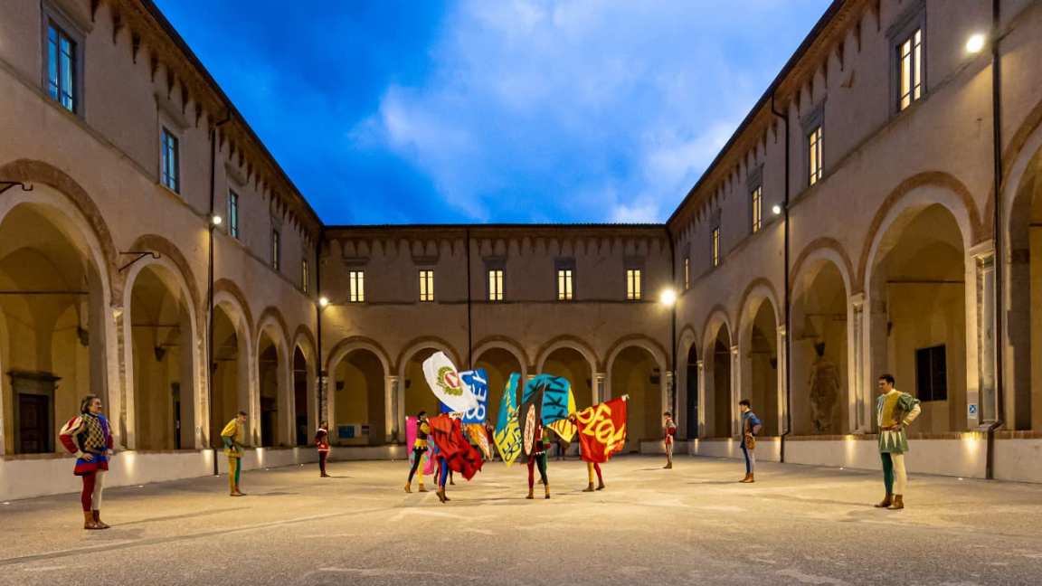 sbandieratori gubbio_foto dalla pagina Facebook Sbandieratori di Gubbio