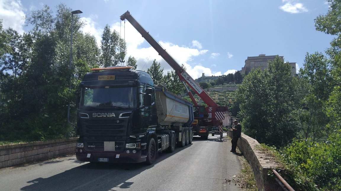 ponte san vetturino lavori_foto dalla pagina Facebbok di Stefania Proietti (1)