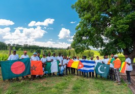 rifugiati_foto dalla pagina Facebook Arnaldo Caprai Viticoltore in Montefalco