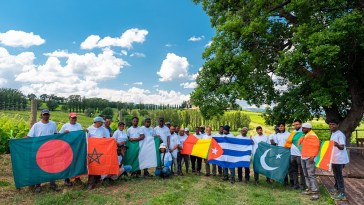 rifugiati_foto dalla pagina Facebook Arnaldo Caprai Viticoltore in Montefalco