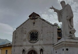 La facciata della basilica di San Benedetto libera (foto Valeria Jucci)