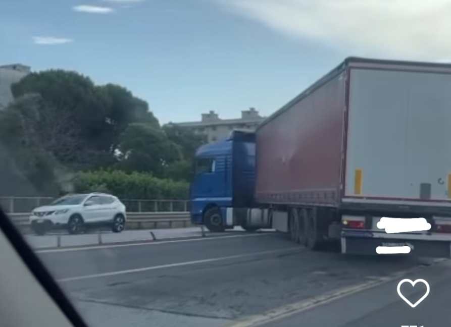 inversione camion superstrada video perugia favelas