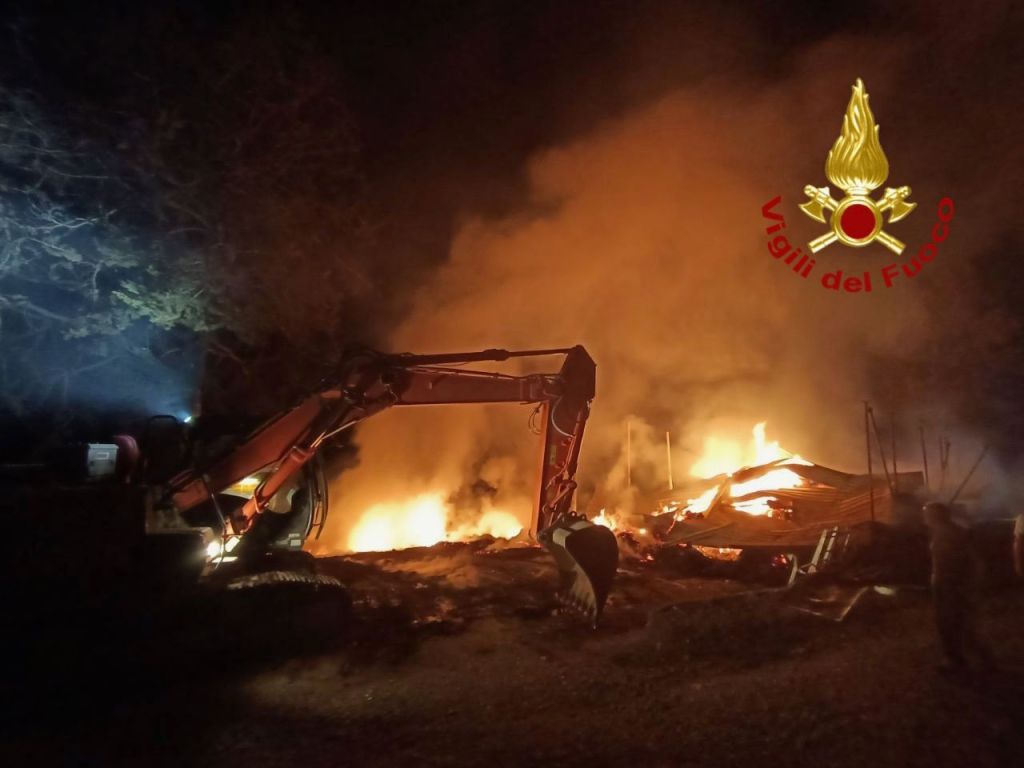 Incendio fienile Compignano
