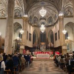 Fedeli in cattedrale per la veglia di Pentecoste 2023