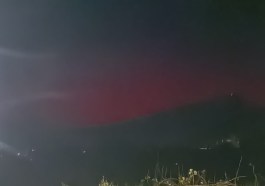 L'aurora boreale a Gualdo Tadino (foto di Emanuele Raggi)