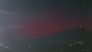 L'aurora boreale a Gualdo Tadino (foto di Emanuele Raggi)