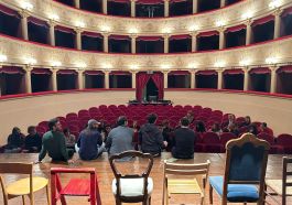 incontro compagnia studenti agli Illuminati