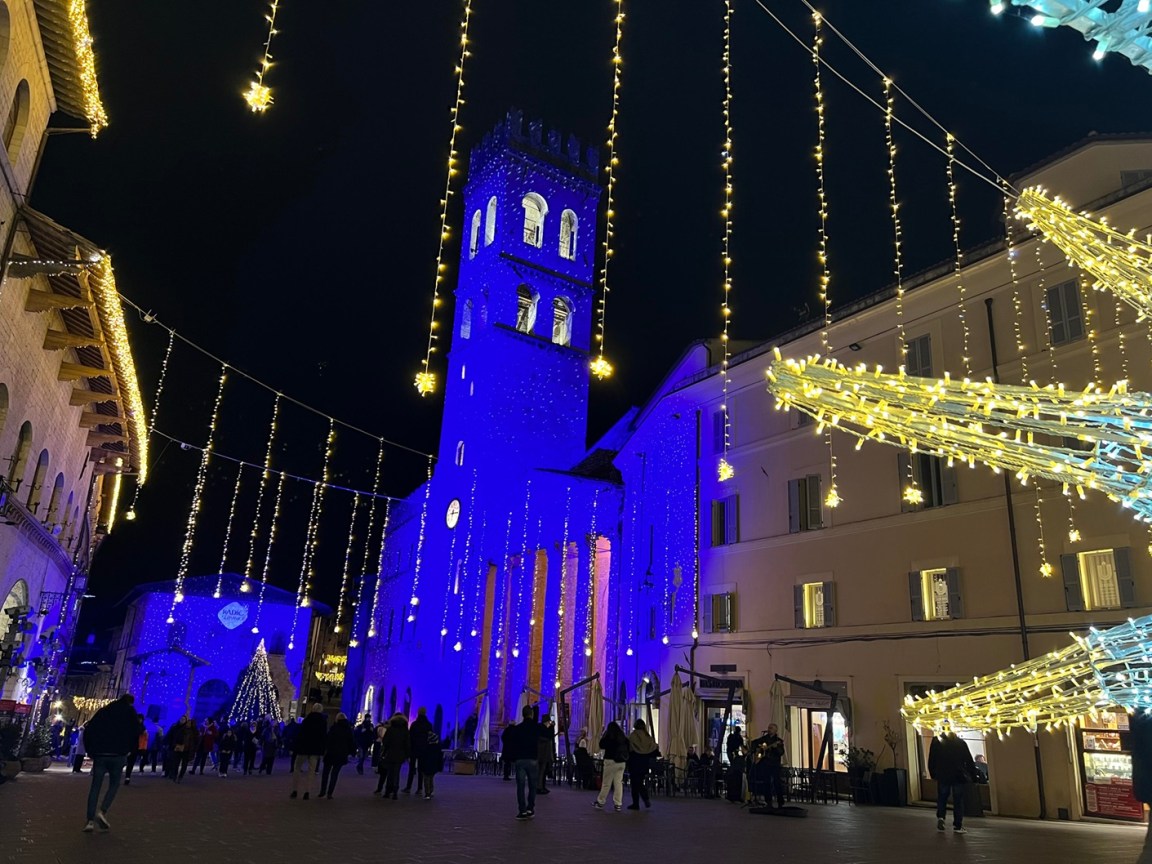 Piazza_Comune Natale ad Assisi