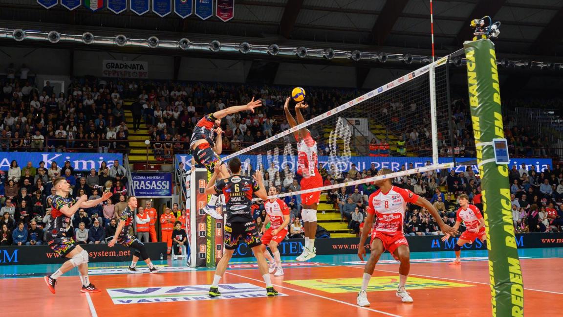 Flavio RESENDE GUALBERTO durante Sir Susa Vim PERUGIA vs Gas Sales Bluenergy PIACENZA, 6ª giornata girone di andata regular season Superlega Credem Banca - Campionato italiano di Pallavolo Maschile - Volley Volleyball presso PalaBarton Perugia IT, 19 novembre 2023. [ID: 20231119/_MB61000] Foto: Michele Benda