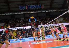 Sir Susa Vim PERUGIA vs Gas Sales Bluenergy PIACENZA, 6ª giornata girone di andata regular season Superlega Credem Banca - Campionato italiano di Pallavolo Maschile - Volley Volleyball presso PalaBarton Perugia IT, 22 novembre 2023. [ID: 20231122/_MB61704] Foto: Michele Benda