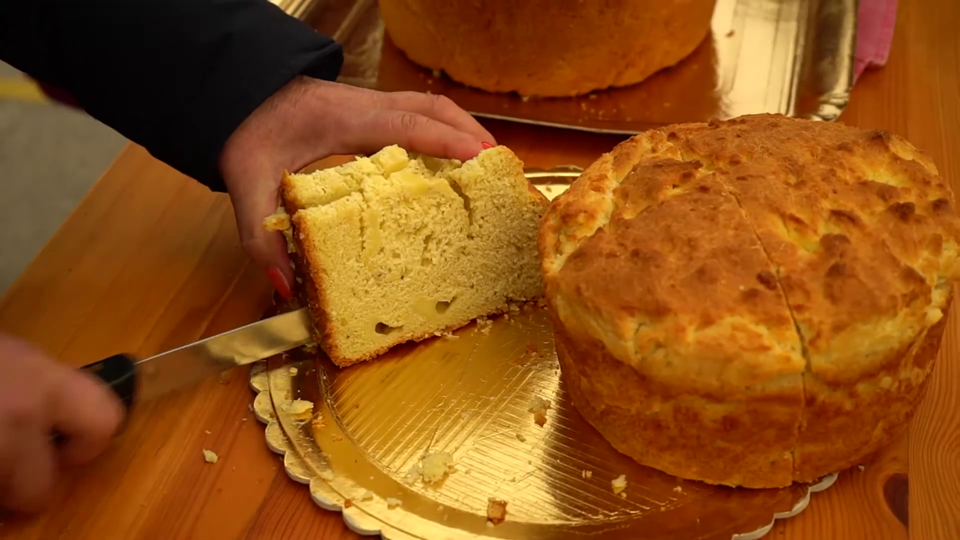 taglio torta di Pasqua