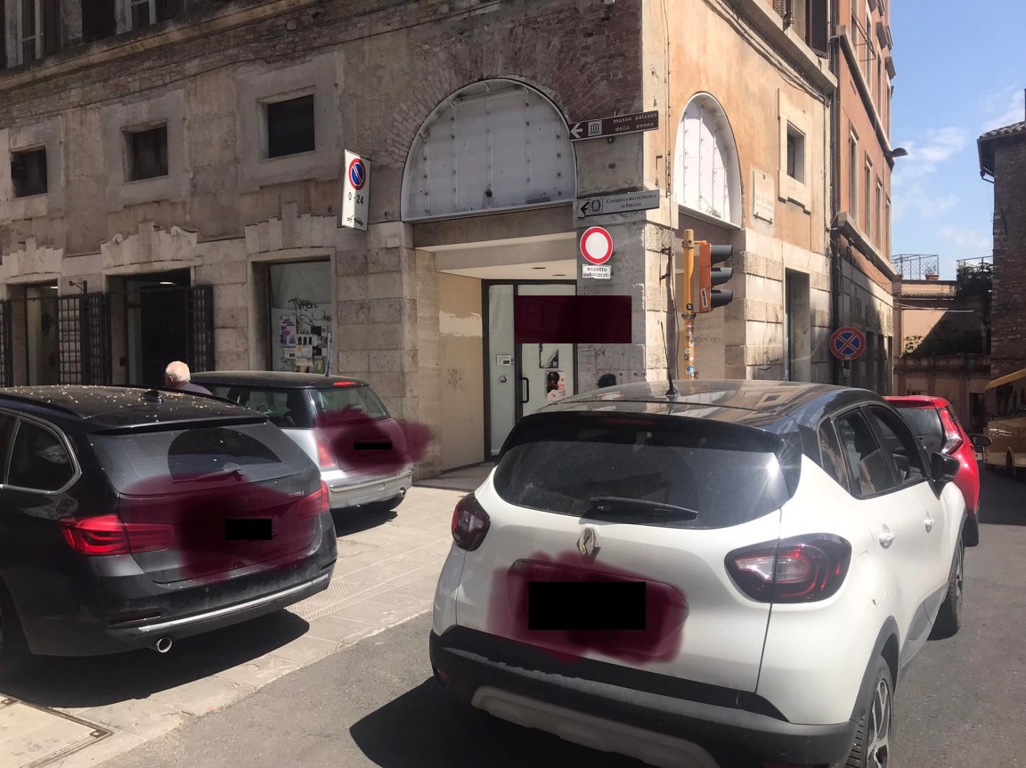 auto sosta selvaggia corso Cavour_foto di Francesca Berardi