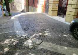 marciapiede unipg foto Maurizio Zara_gruppo Perugia Sosta Selvaggia