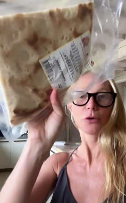 gwyneth paltrow su instagram prepara la torta al testo
