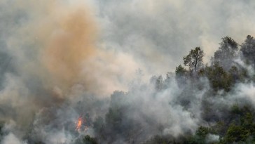 L'incendio a Burano (foto da Facebook/Santa Maria di Burano e Serra di Burano)