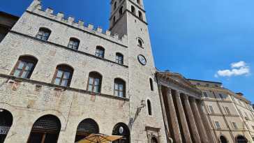 Assisi piazza del Comune_foto fracec