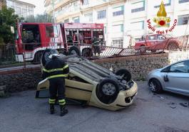 auto ribaltata a elce