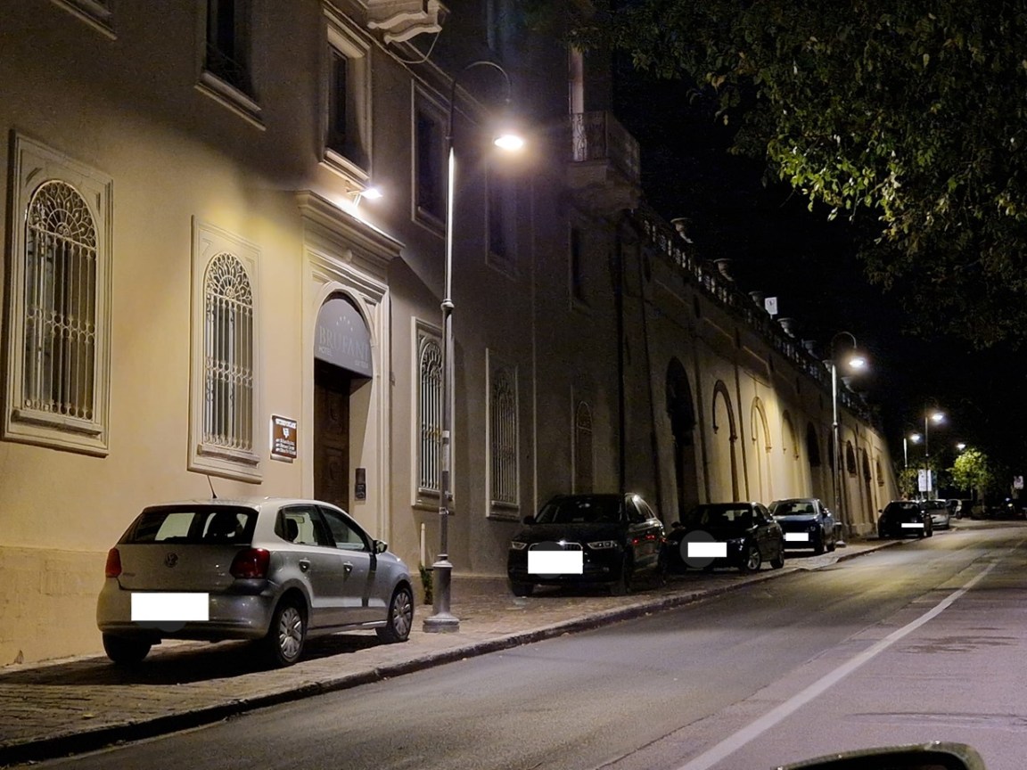 marciapiede Brufani sosta_foto di Riccardo Cavalieri