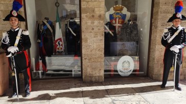 Giornata delle Forze Armate vetrine