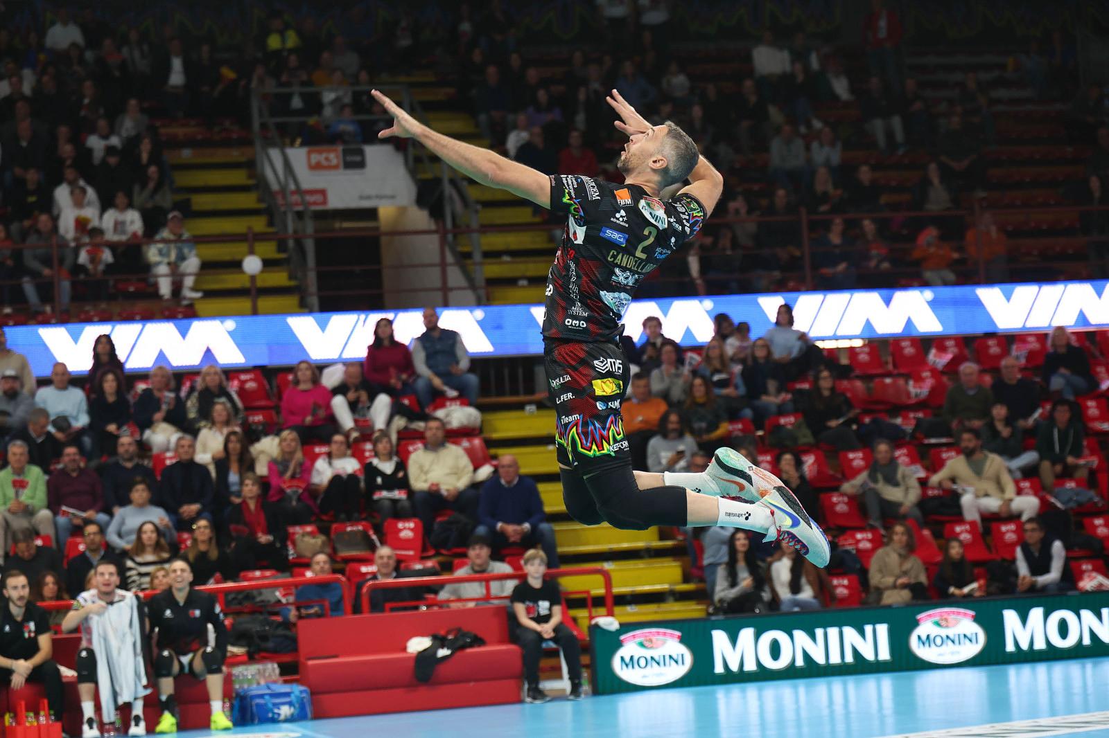 Davide CANDELLARO durante Sir Susa Vim PERUGIA vs Yuasa Battery GROTTAZZOLINA, 8ª giornata girone di andata regular season Superlega Credem Banca - Campionato italiano di Pallavolo Maschile - Volley Volleyball presso PalaBarton Perugia IT, 16 novembre 2024. [ID: 20241116/1D8A0741] Foto: Oreste Testa