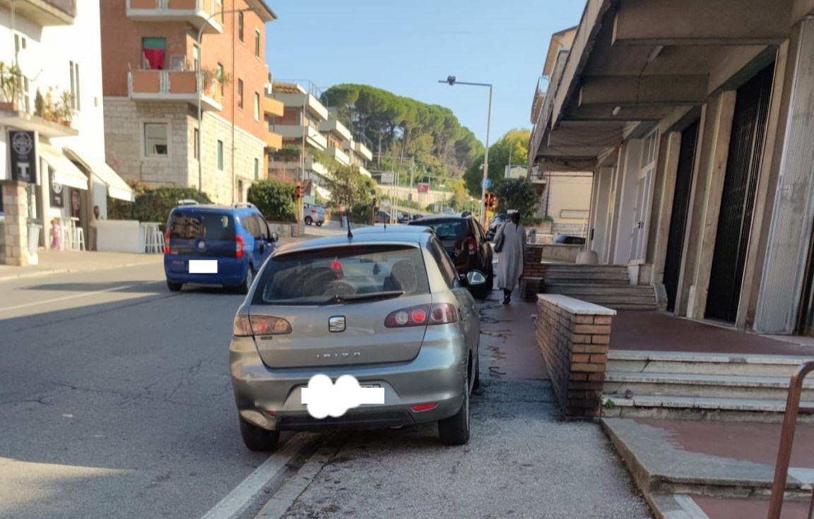 Sosta selvaggia Pg 2_foto dal gruppo Facebook Sosta Selvaggia