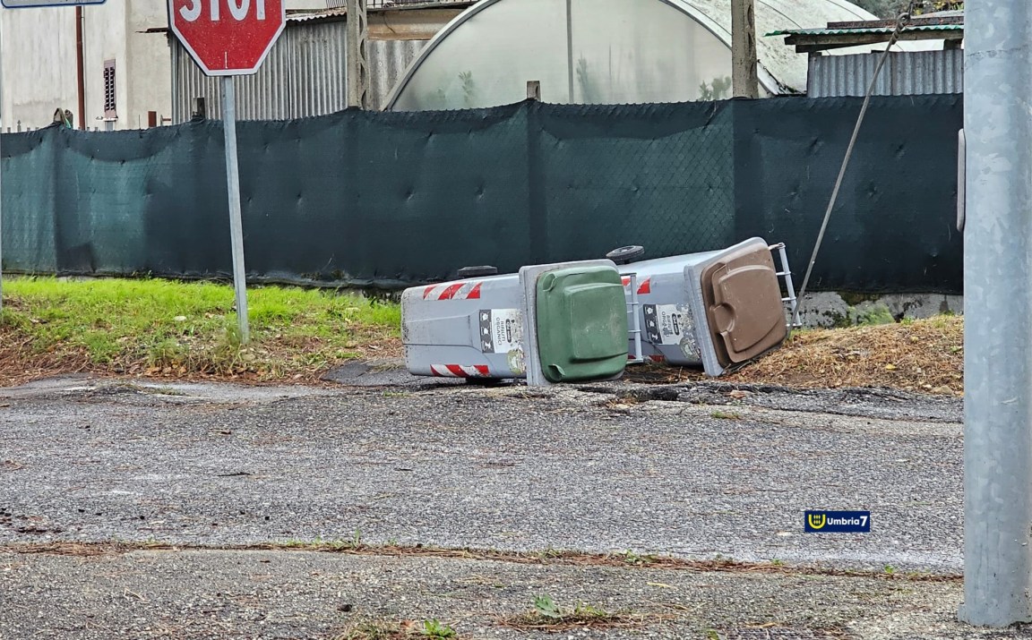 vento bidoni a terra