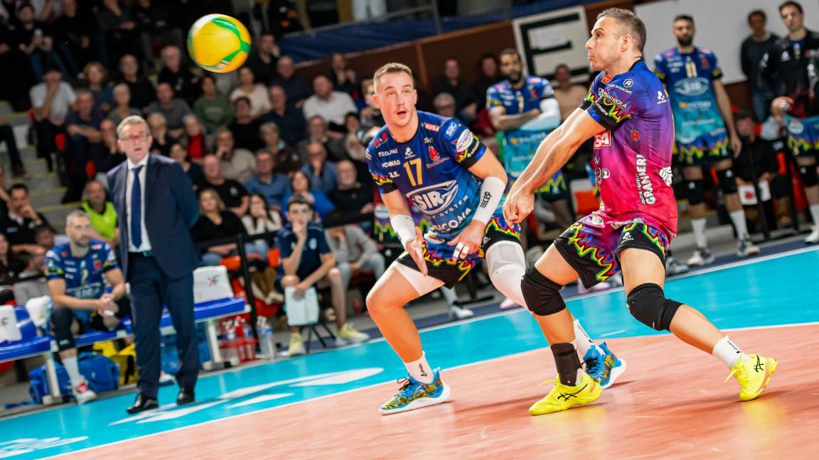 Massimo COLACI durante SAINT-NAZAIRE VB Atlantique (FRA) vs Sir Sicoma Monini PERUGIA (ITA), 4th Round - Pool D - Leg 2 - CEV Champions League Volley 2025 | Men presso La Soucoupe Saint-Nazaire FR, 19 novembre 2024. [ID: 20241119/DSC_2630] Foto: Corentin Pingeon